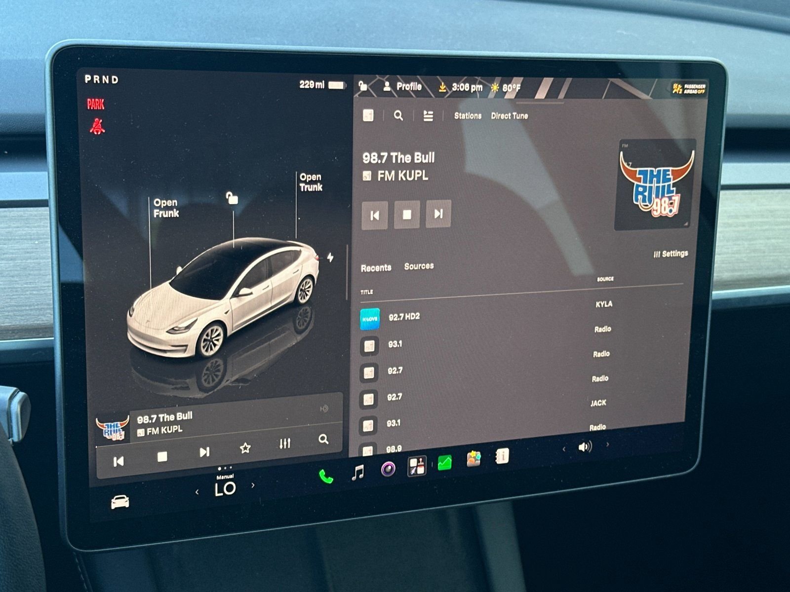 Used 2022 White Tesla Base image 15