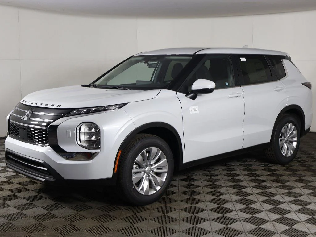New 2026 White Mitsubishi ES image 9