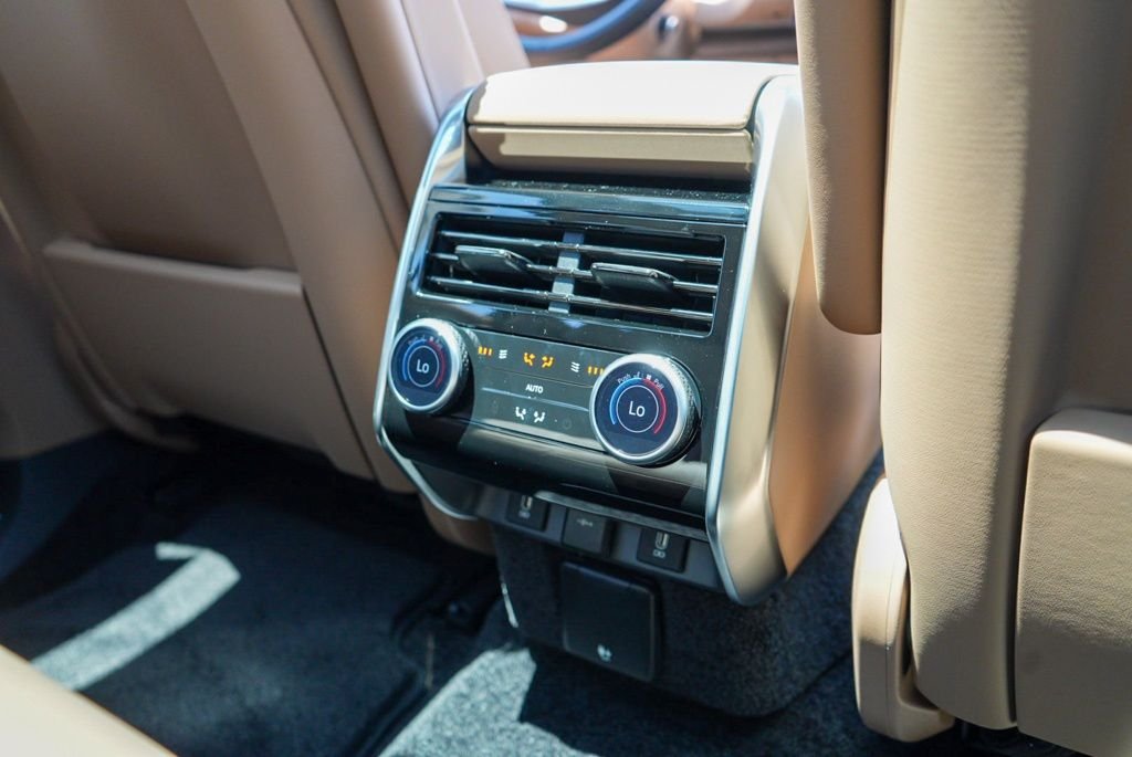 New 2026 Ostuni Pearl White Land Rover SE image 8