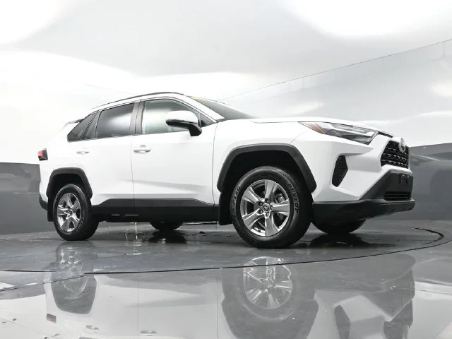 Used 2025 White Toyota XLE image 33
