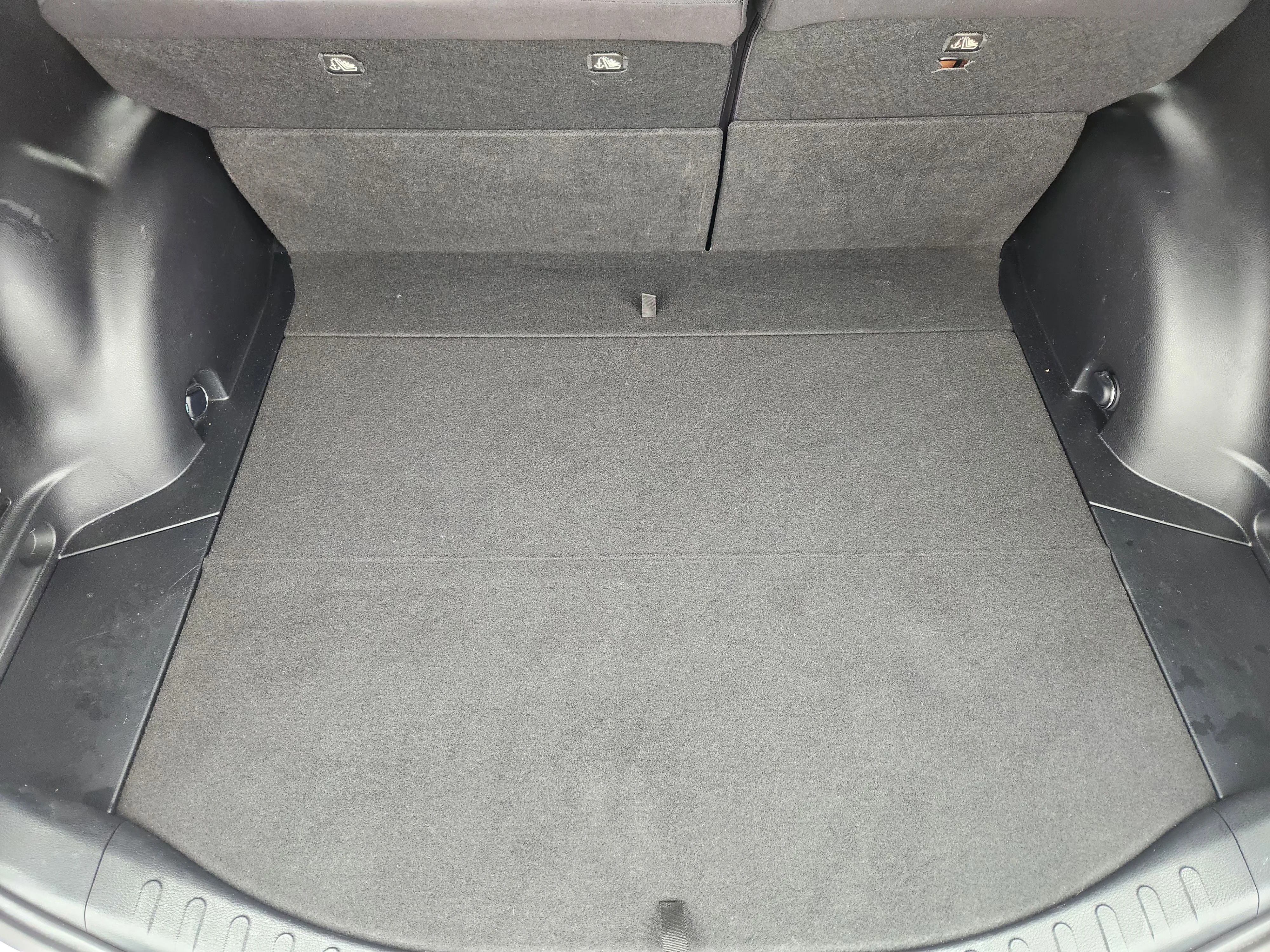 Used 2017  Toyota XLE image 30