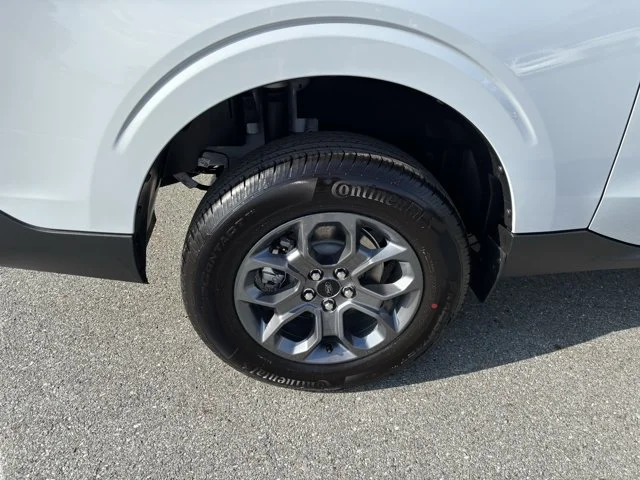 New 2026 Space White Metallic Ford XLT image 39