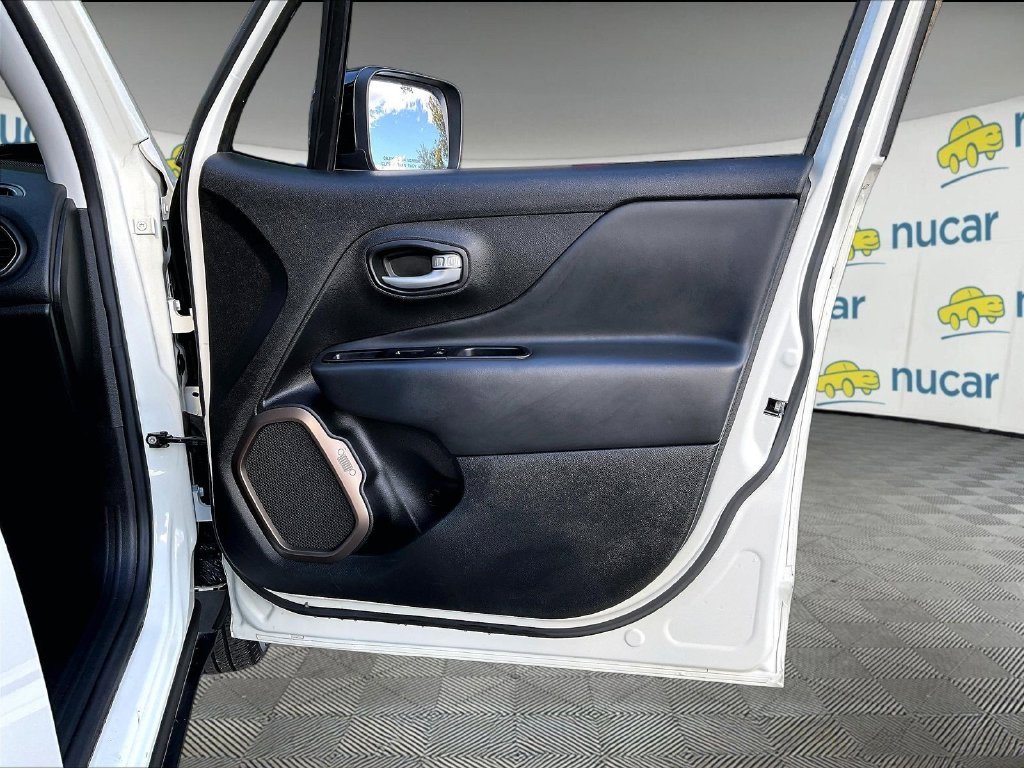Used 2023 White Jeep Latitude image 26