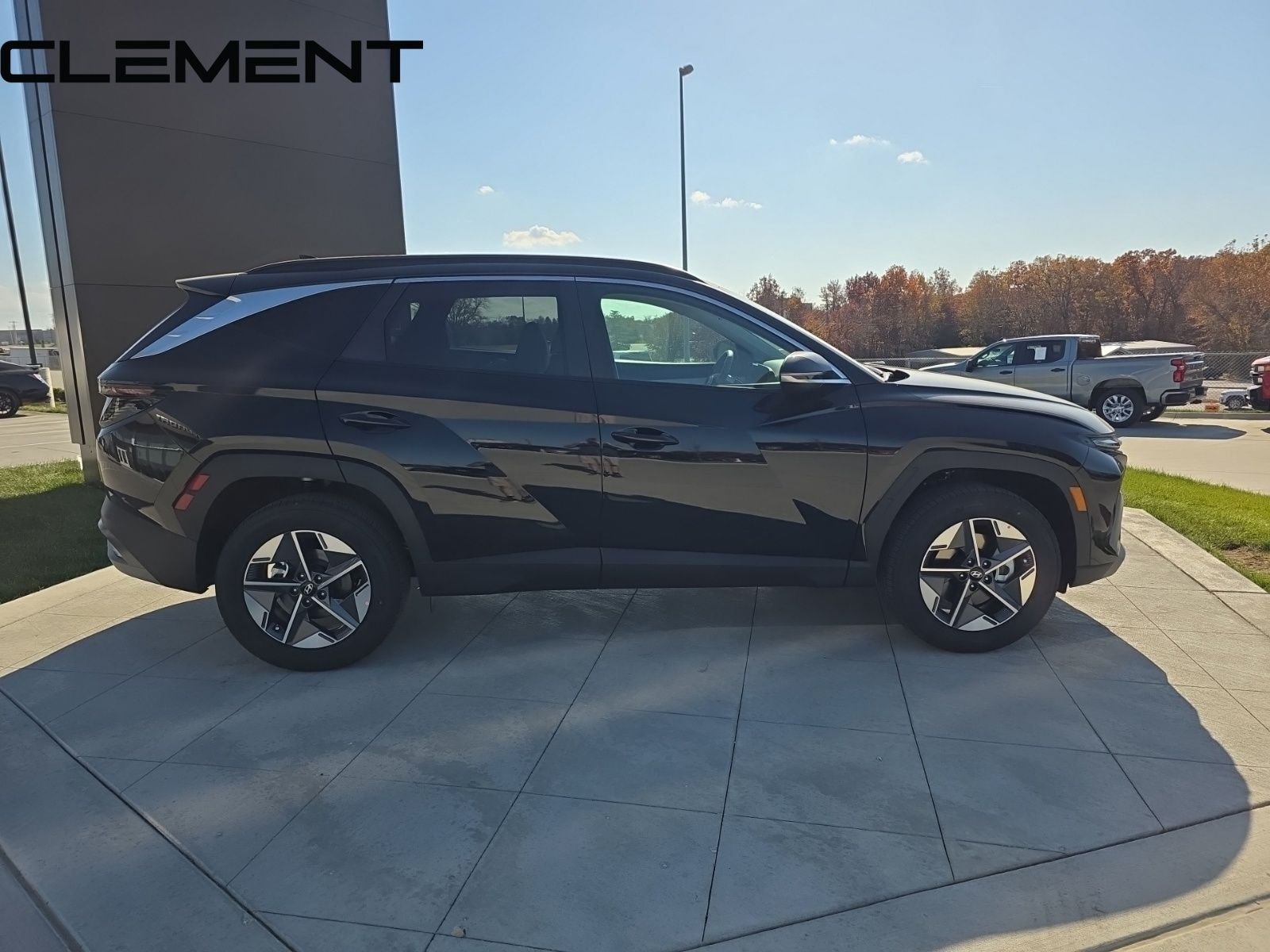 Certified Used 2026 Black Hyundai SEL Premium image 6