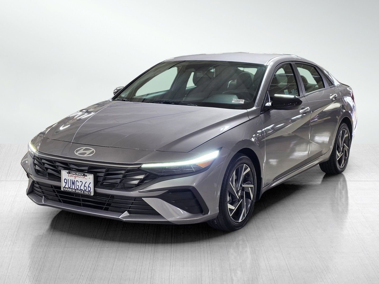 Certified Used 2025 Fluid Metal Hyundai SEL Sport image 3