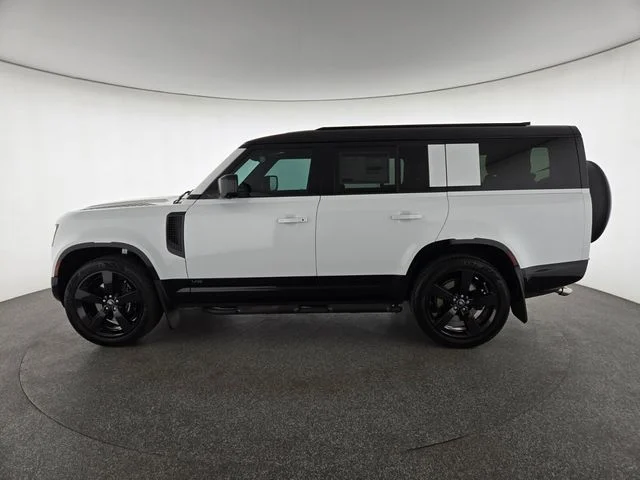 2025 Land Rover Defender V8 - Photo 6