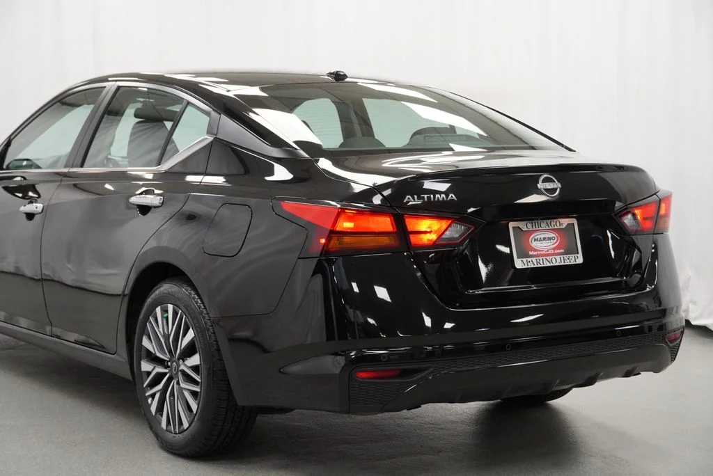 Used 2025 Black Nissan 2.5 SV image 19