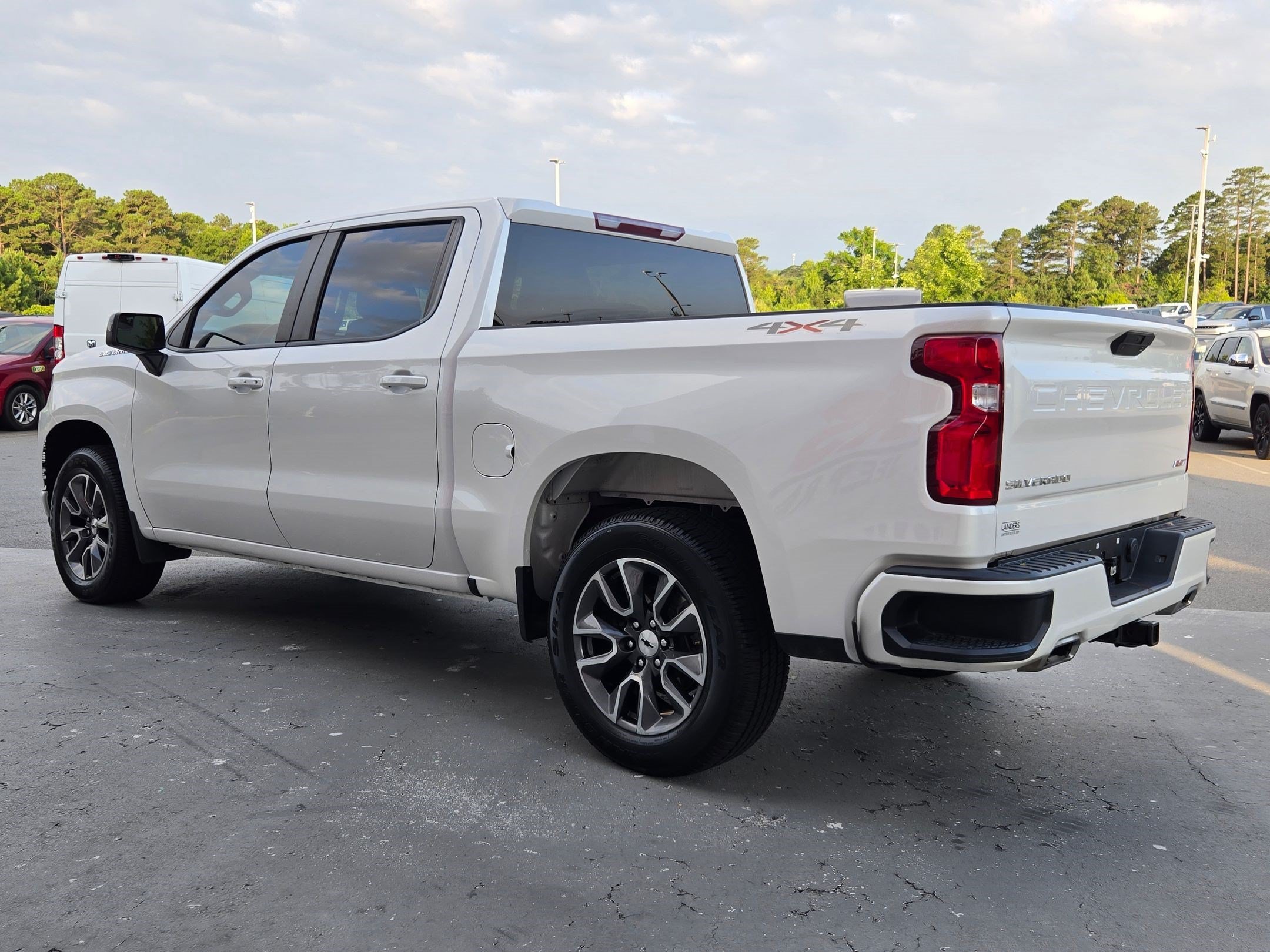 Used 2022 Iridescent Pearl Tricoat Chevrolet RST image 5