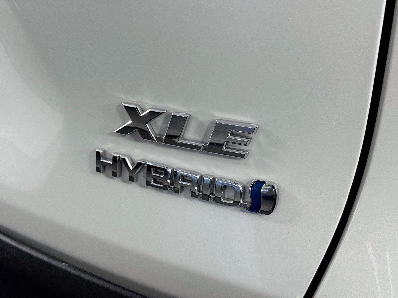 Used 2021 Blizzard Pearl Toyota XLE Premium image 14