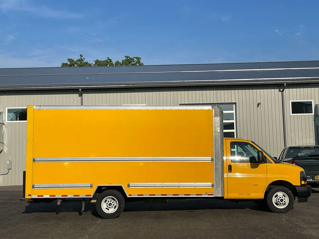 Used 2021  GMC Work Van image 9