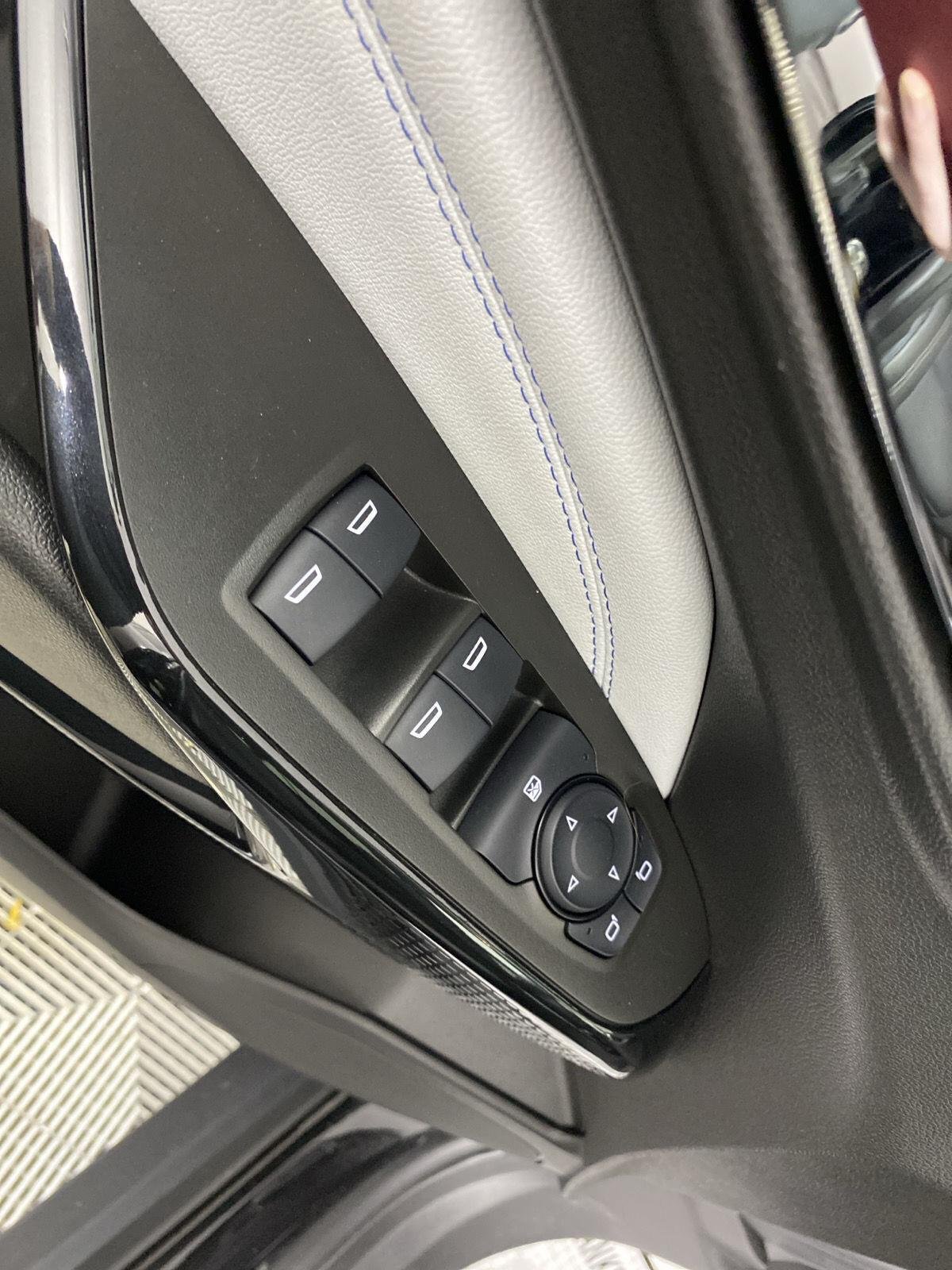 Used 2025 Mosaic Black Metallic Chevrolet LT image 19