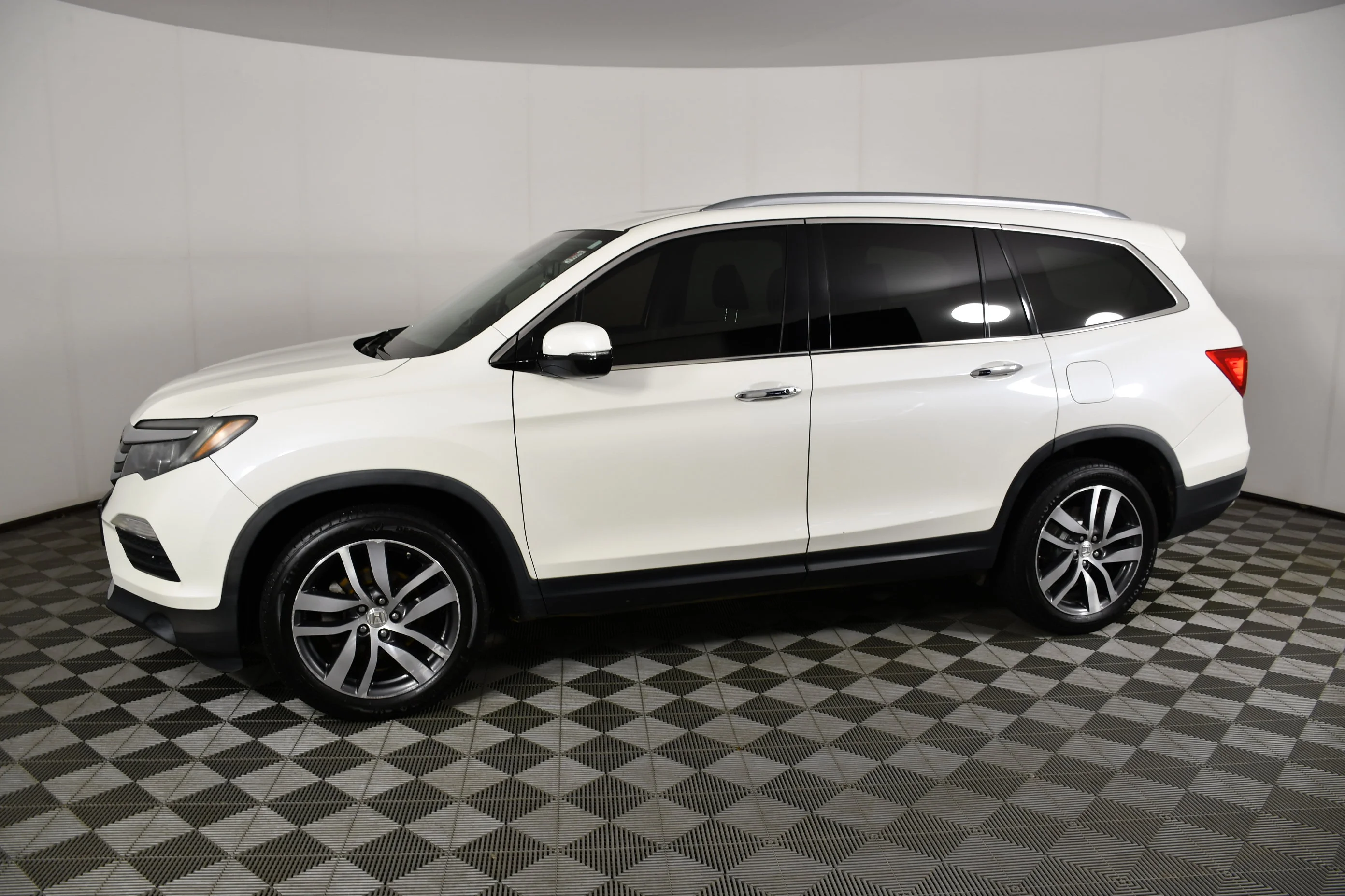 Used 2017 White Honda Elite image 9