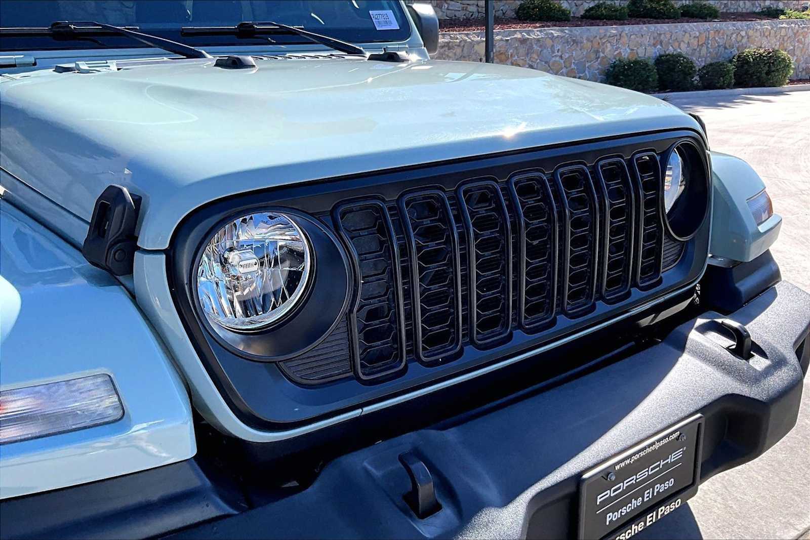 Used 2024 Earl Clearcoat Jeep Sport S image 20
