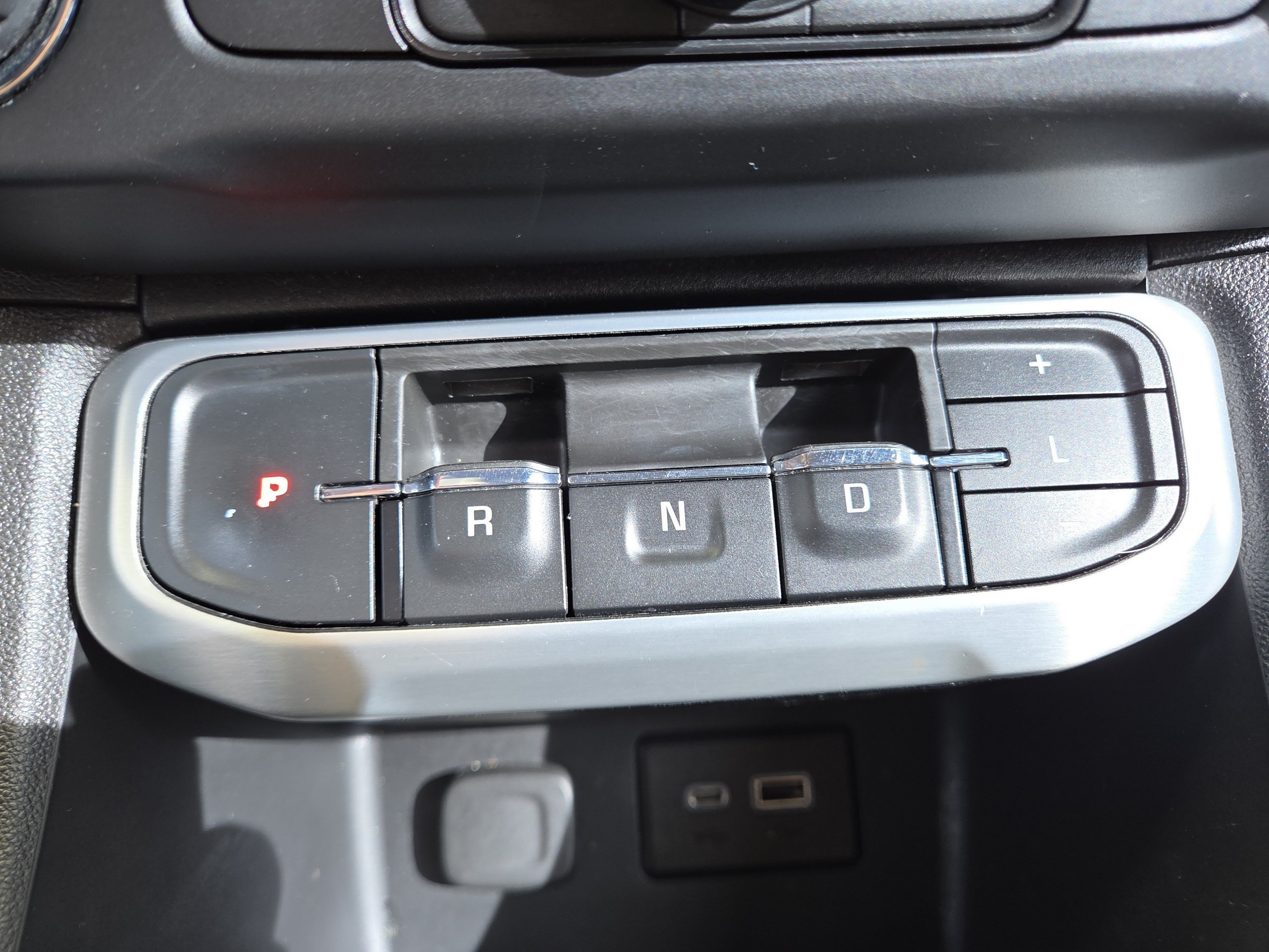 Used 2020 Summit White GMC SLE image 33