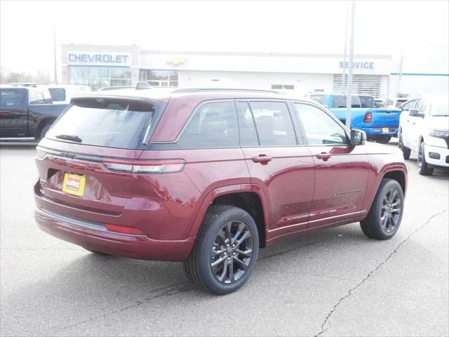 New 2026 Velvet Red Pearl-Coat Exterior Paint Jeep Limited image 2