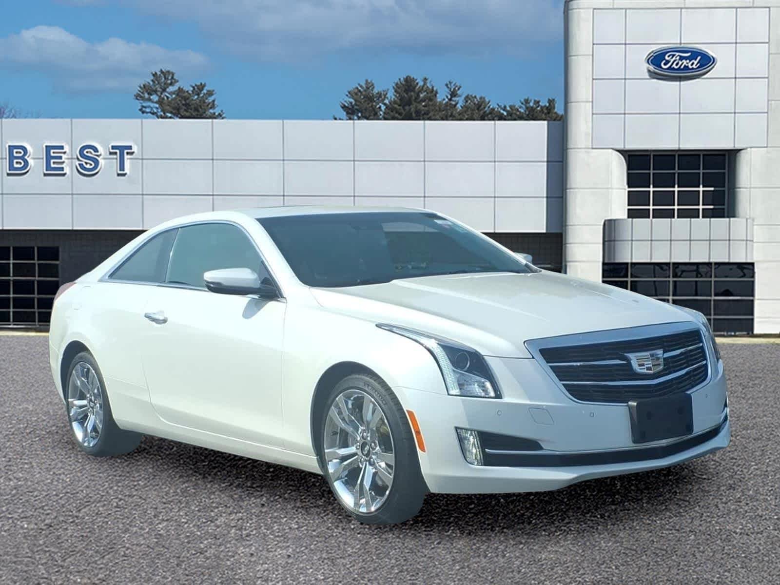 Used 2017 Crystal White Tricoat Cadillac Luxury AWD image 9