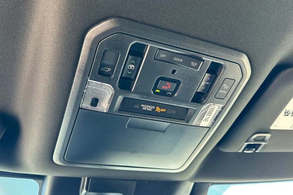New 2026 Wind Chill Pearl <sup>1</sup> Toyota  Platinum image 28