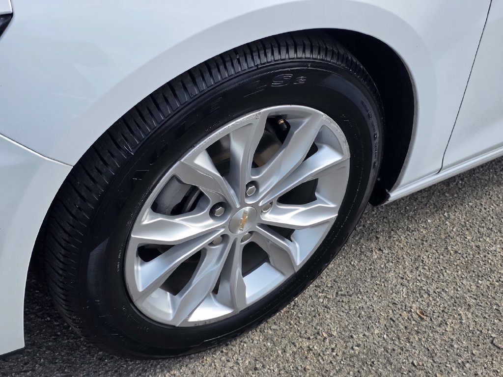 Used 2024 White Chevrolet LT image 11