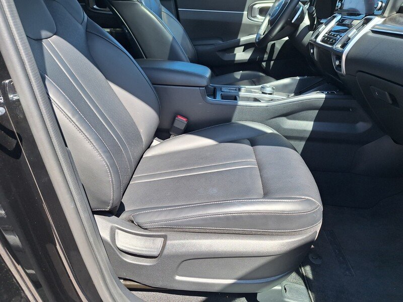 Used 2022 Black Kia EX image 29