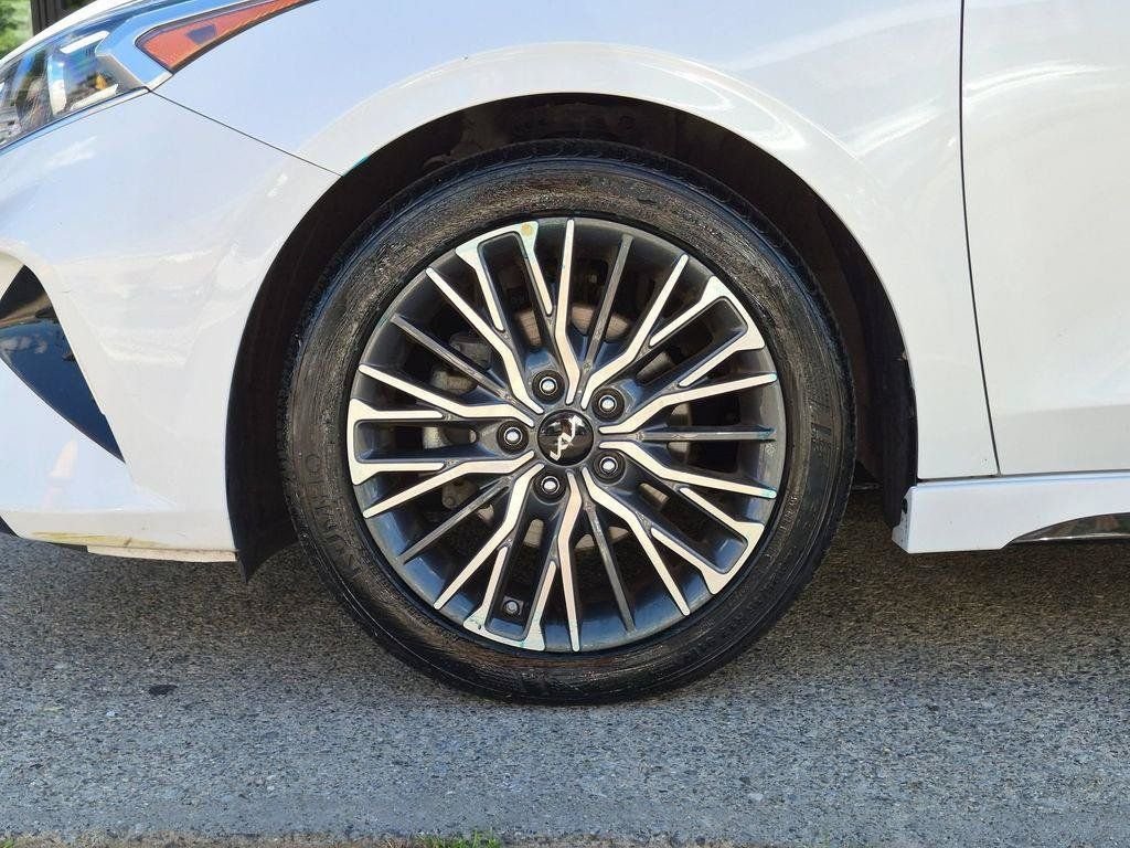 Used 2023 White Kia GT-Line image 27