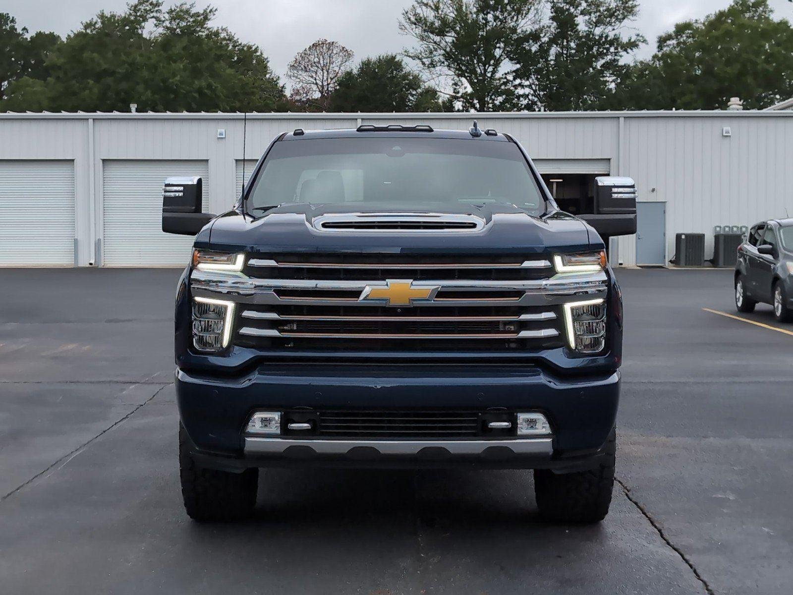 Used 2022 Northsky Blue Metallic Chevrolet High Country image 10