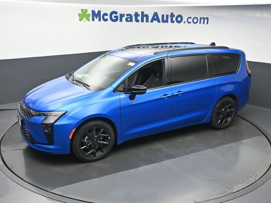 New 2027 Hydro Blue Pearl-Coat Paint Chrysler Limited image 23