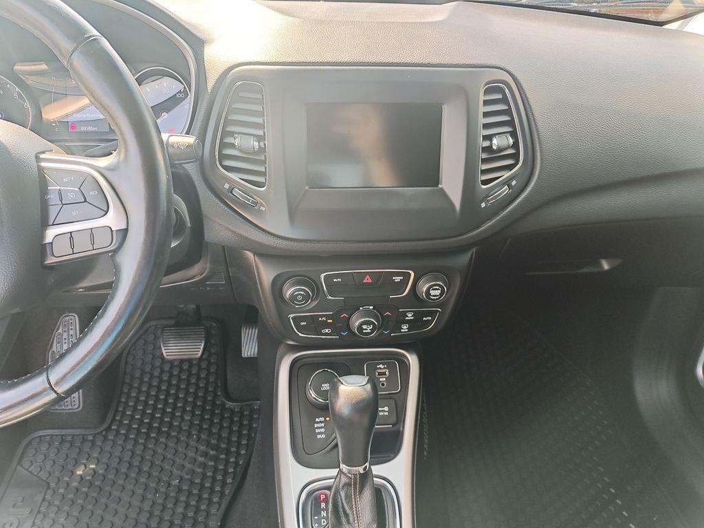 Used 2020 White Jeep Latitude image 21