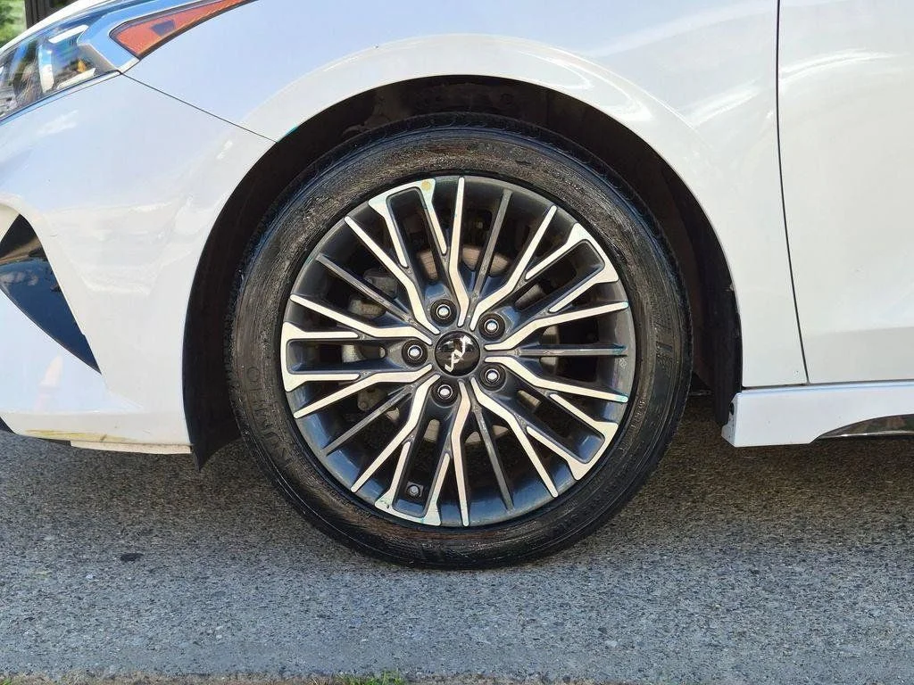 Used 2023 White Kia GT-Line image 27