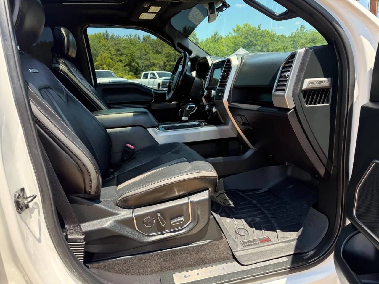 Used 2018 White Ford Platinum 4x4 4dr SuperCrew 5.5 ft. SB image 15