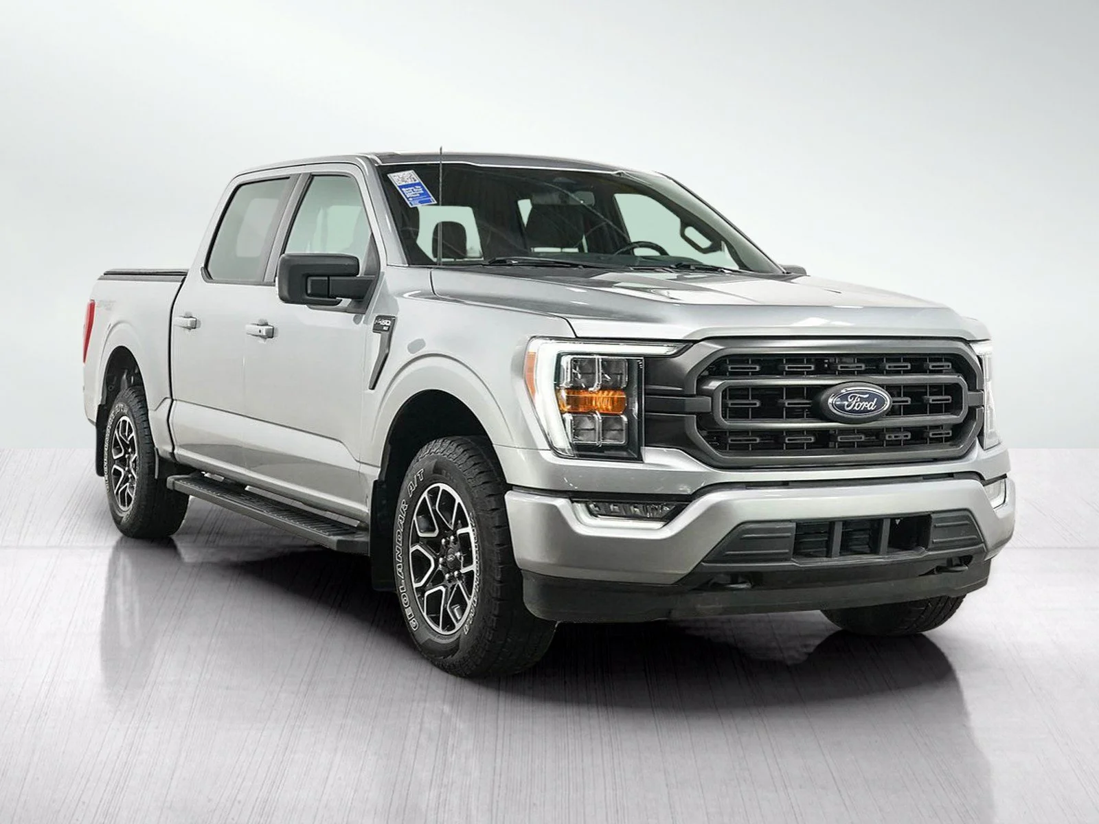 Used 2022  Ford XL image 7
