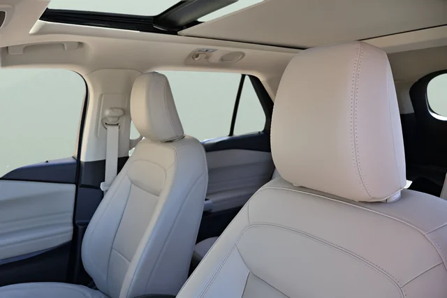 Used 2023 White Ford Limited image 14