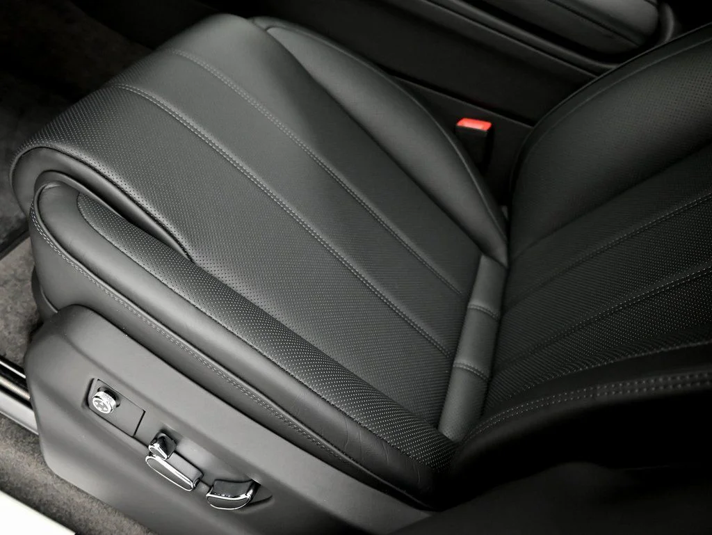 Used 2025 Beluga Bentley V8 image 18