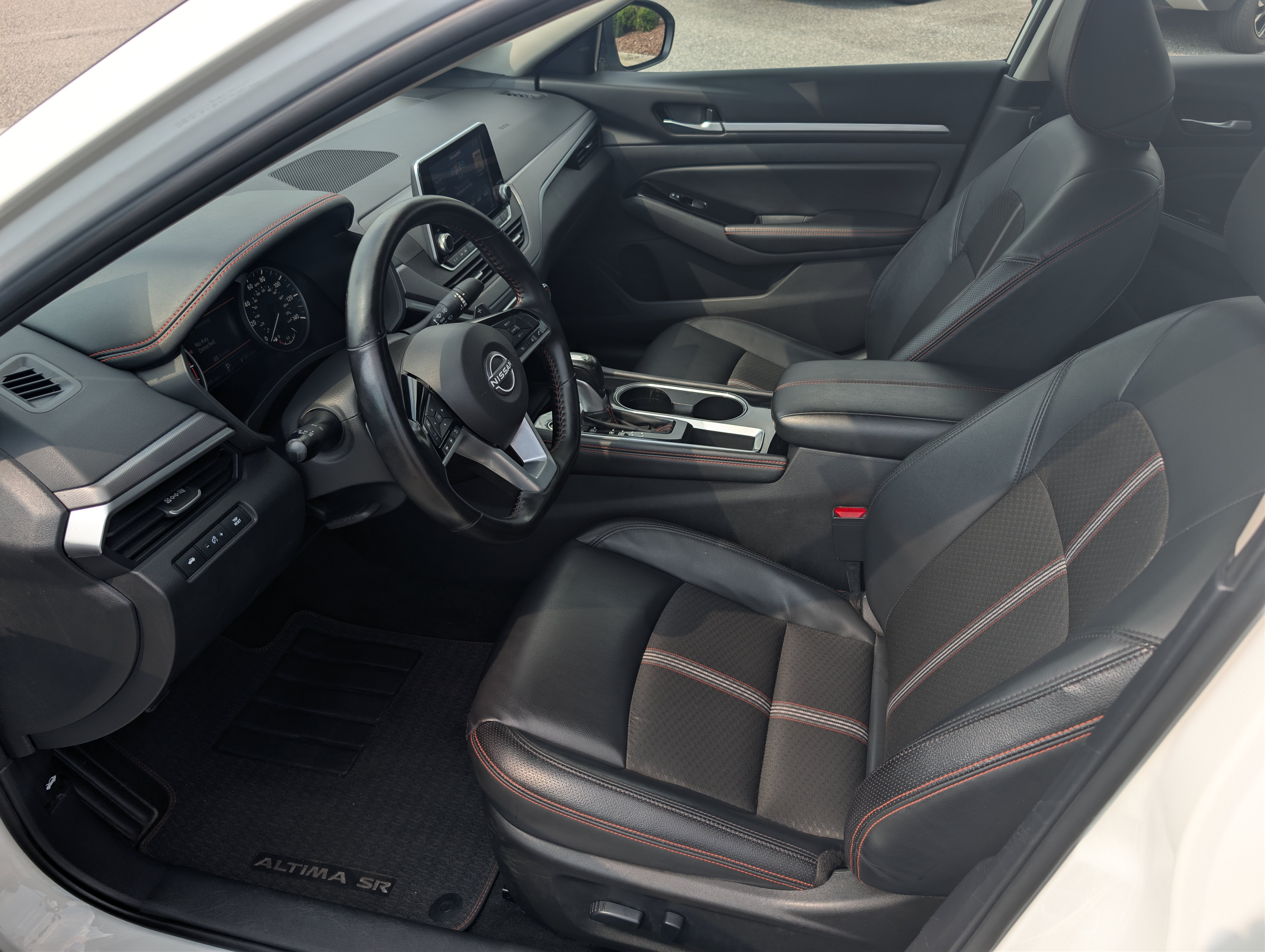 Used 2025 Pearl White Tricoat Nissan SR image 10