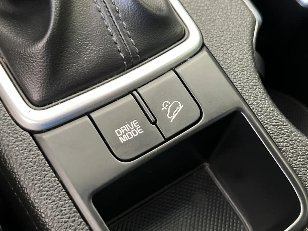 Used 2020 Red Kia LX image 33