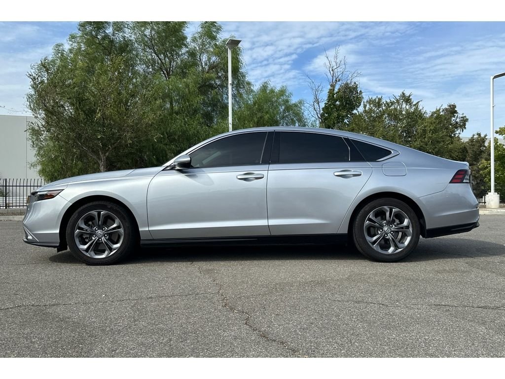 Used 2024 Solar Silver Metallic Honda EX-L image 2