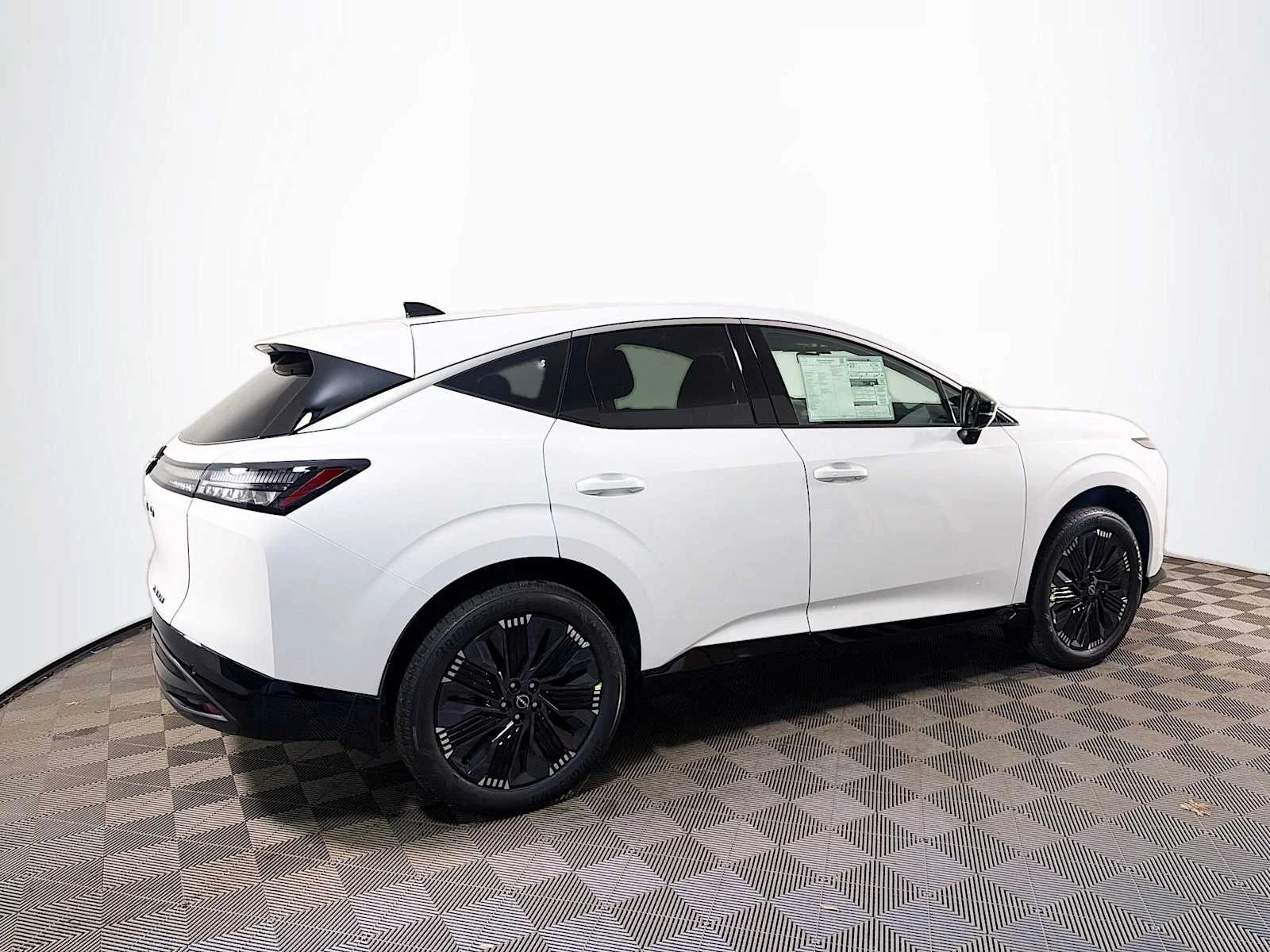 New 2026 Everest White Pearl TriCoat Nissan Platinum image 2