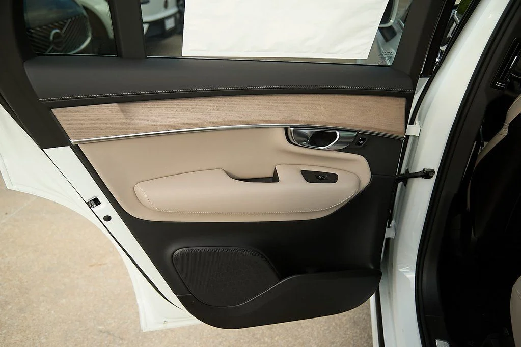 2026 Volvo XC90 Plus - Photo 17