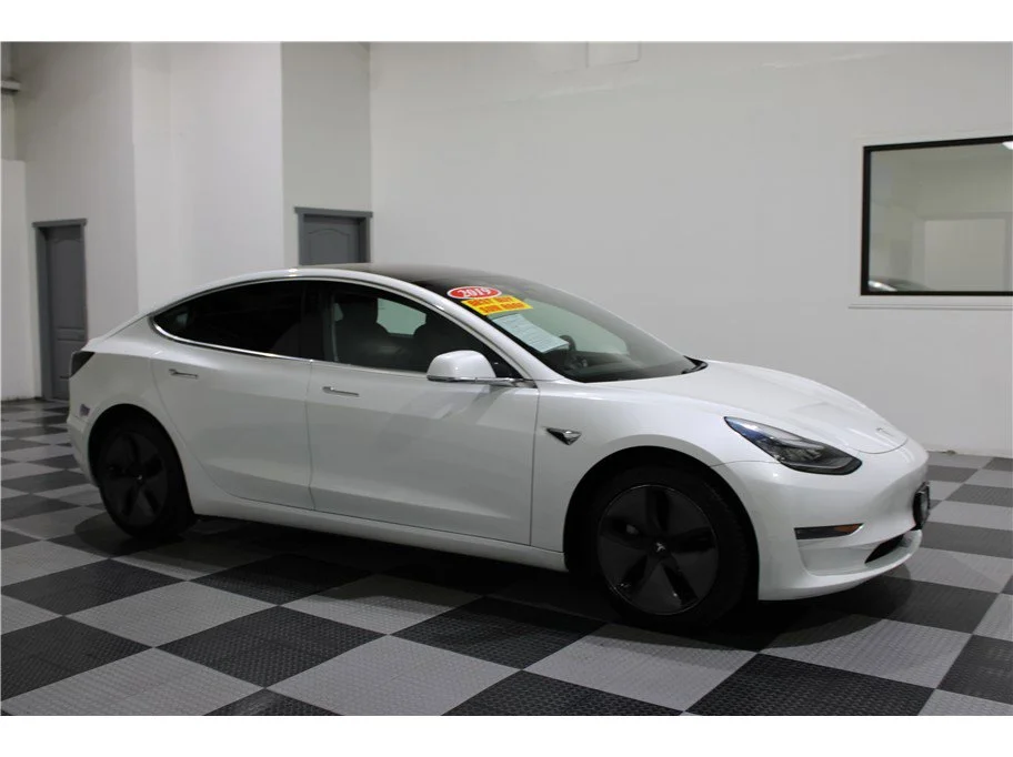 2019 Tesla Model 3 Standard Range Plus's photo