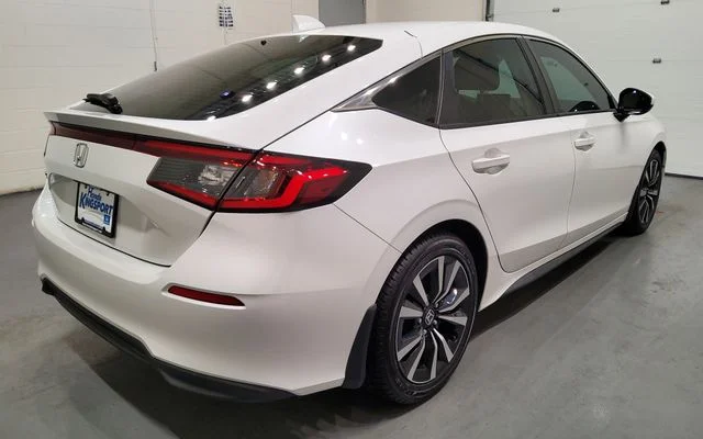 Used 2023 Silver Honda EX-L image 5