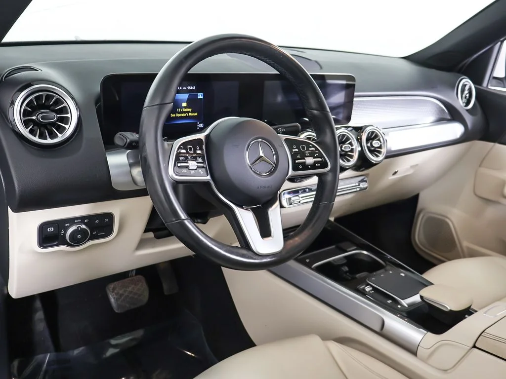 Used 2022 Polar White Mercedes-Benz GLB 250 image 28
