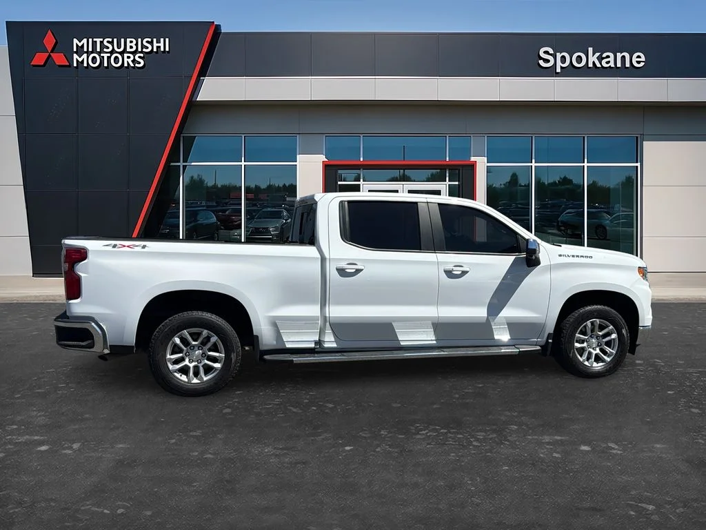 Used 2024 Summit White Chevrolet LT image 8