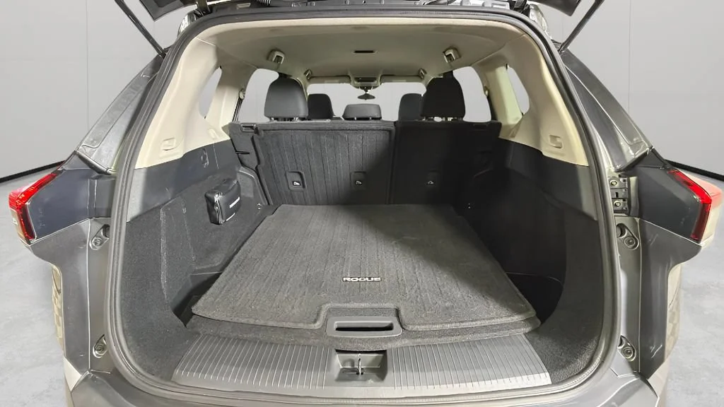 Used 2021 Gray Nissan SV FWD image 27