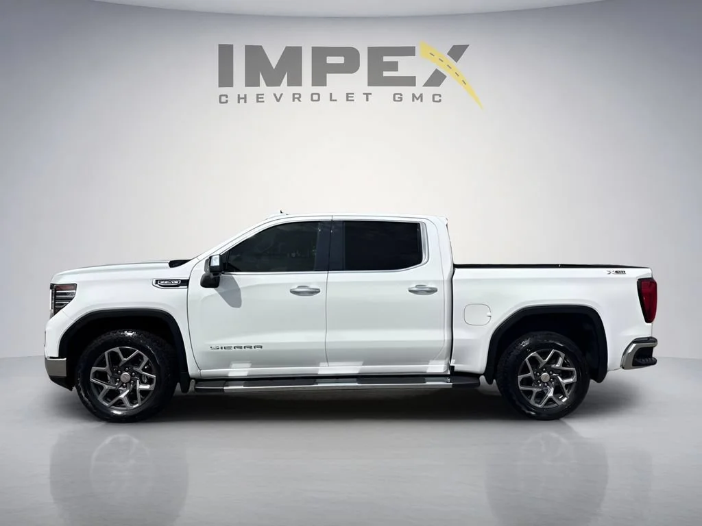 Used 2025 Summit White GMC SLT image 2