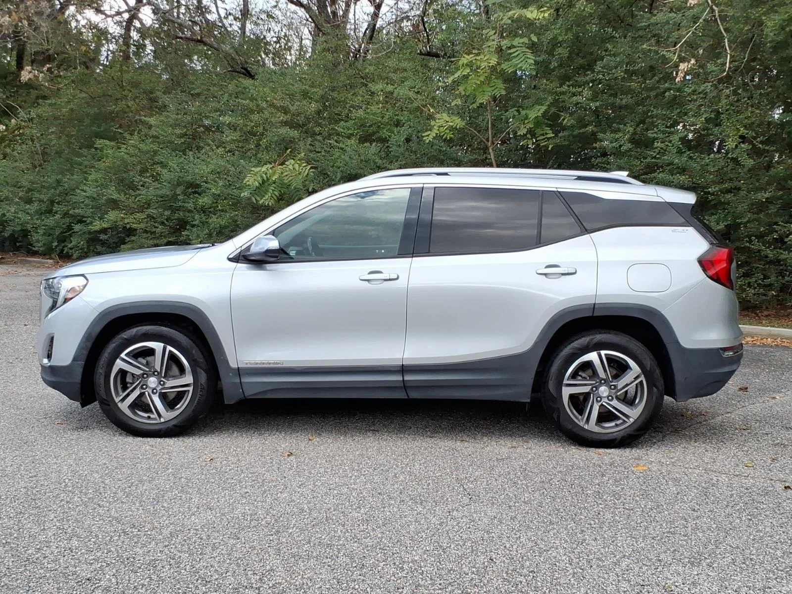 Used 2019 Quicksilver Metallic GMC SLT image 3