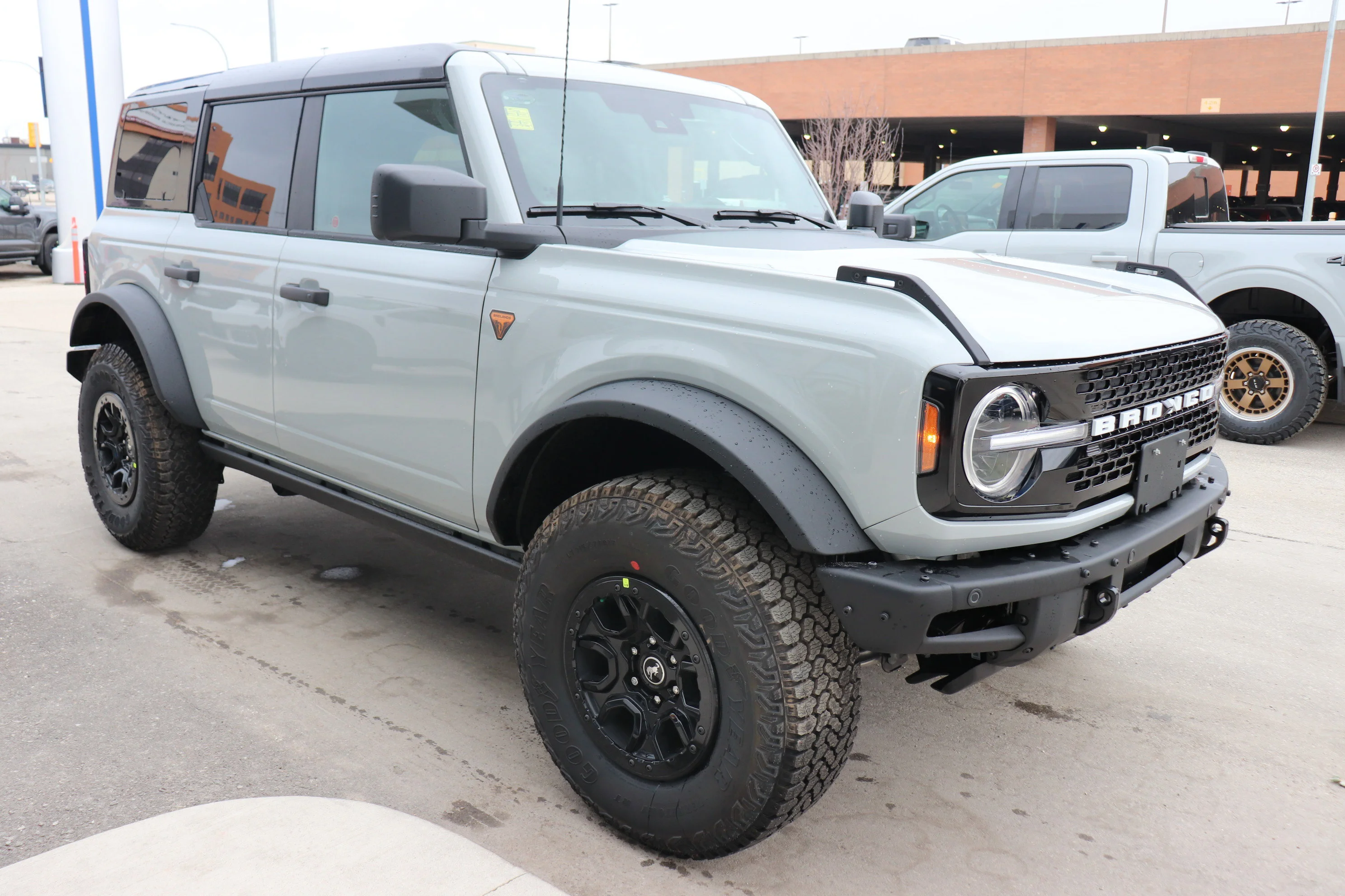 New 2026 AVALANCHE GREY Ford Badlands image 5