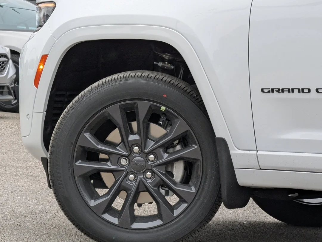 New 2026 White Jeep Limited Reserve - - 4x4 - CommandView Sunroof - Nappa Leather Seats & More! image 9