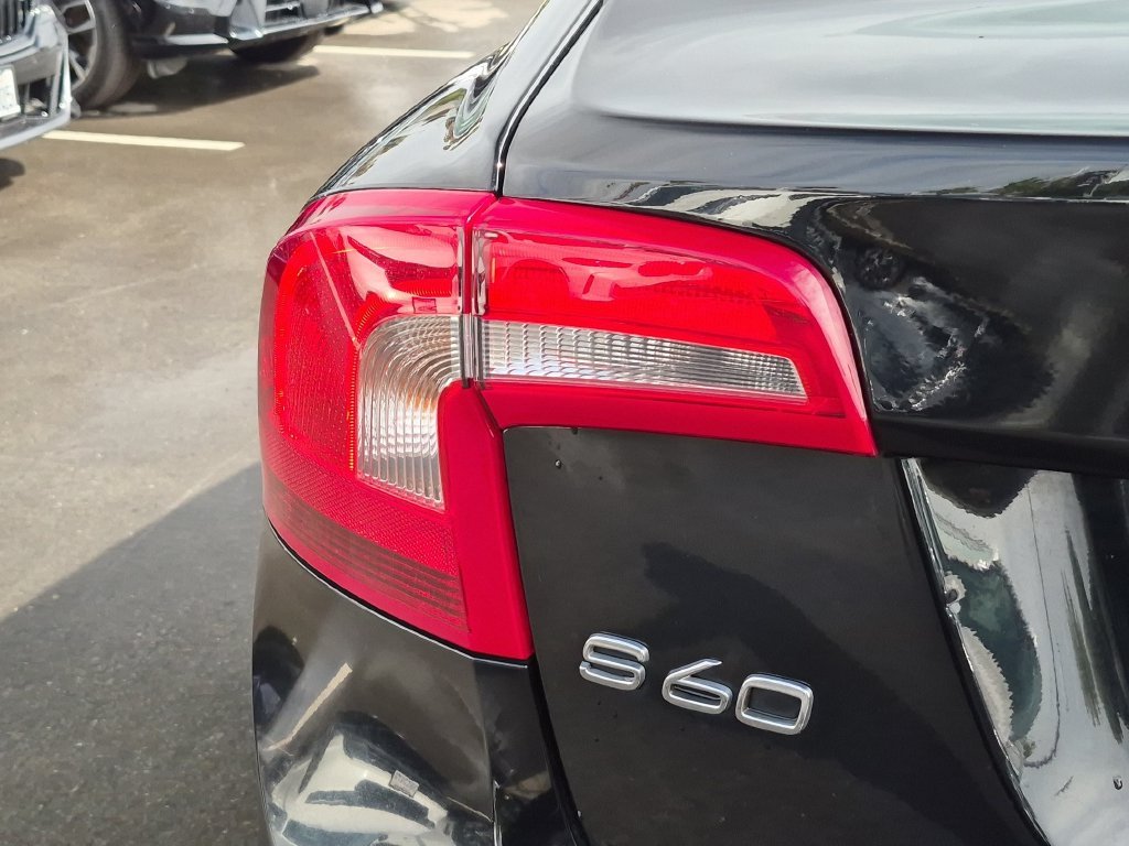 Used 2015 Black / Stone Volvo T6 image 26