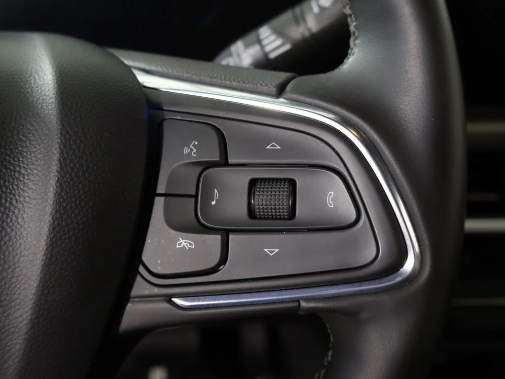 Used 2024 Black Buick Avenir image 43