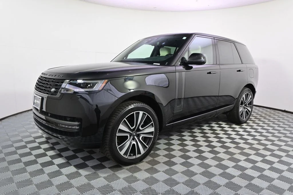Used 2025 Santorini Black Metallic Land Rover SE image 2