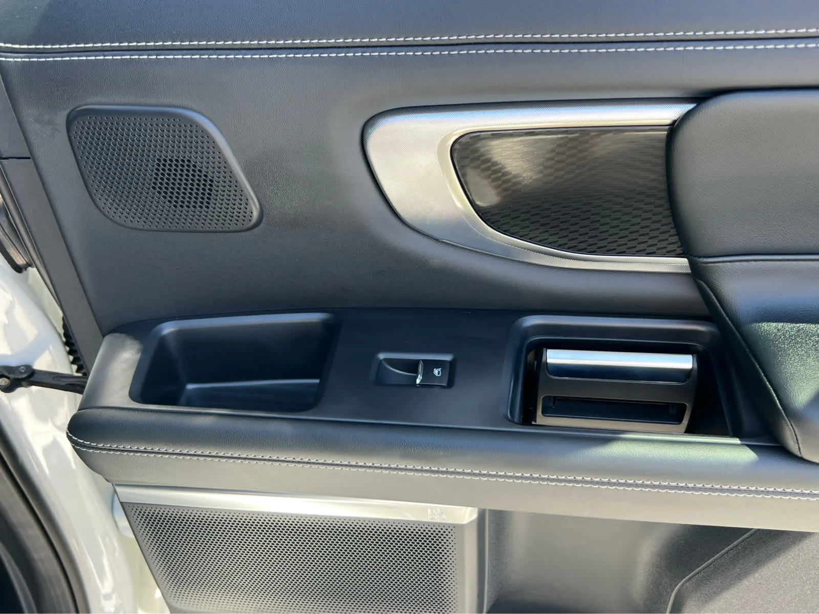 New 2026 Star White Metallic Tri-Coat Ford Platinum® image 23